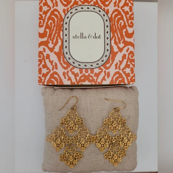 Stella & Dot Vintage Chantilly Lace Chandliers Gold - Picture 2 of 5